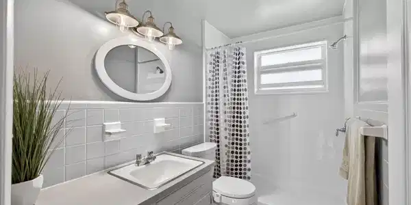 Image 2: Bathroom Photo #1