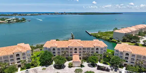4 E Harbour Isle Drive E