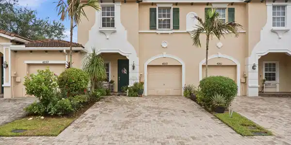 4257 SW PINE COVE Court