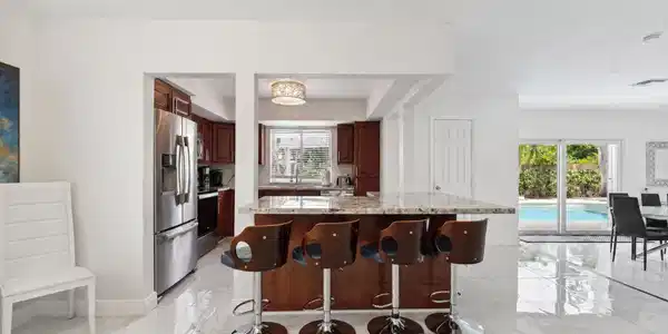 Image 4: Kitchen