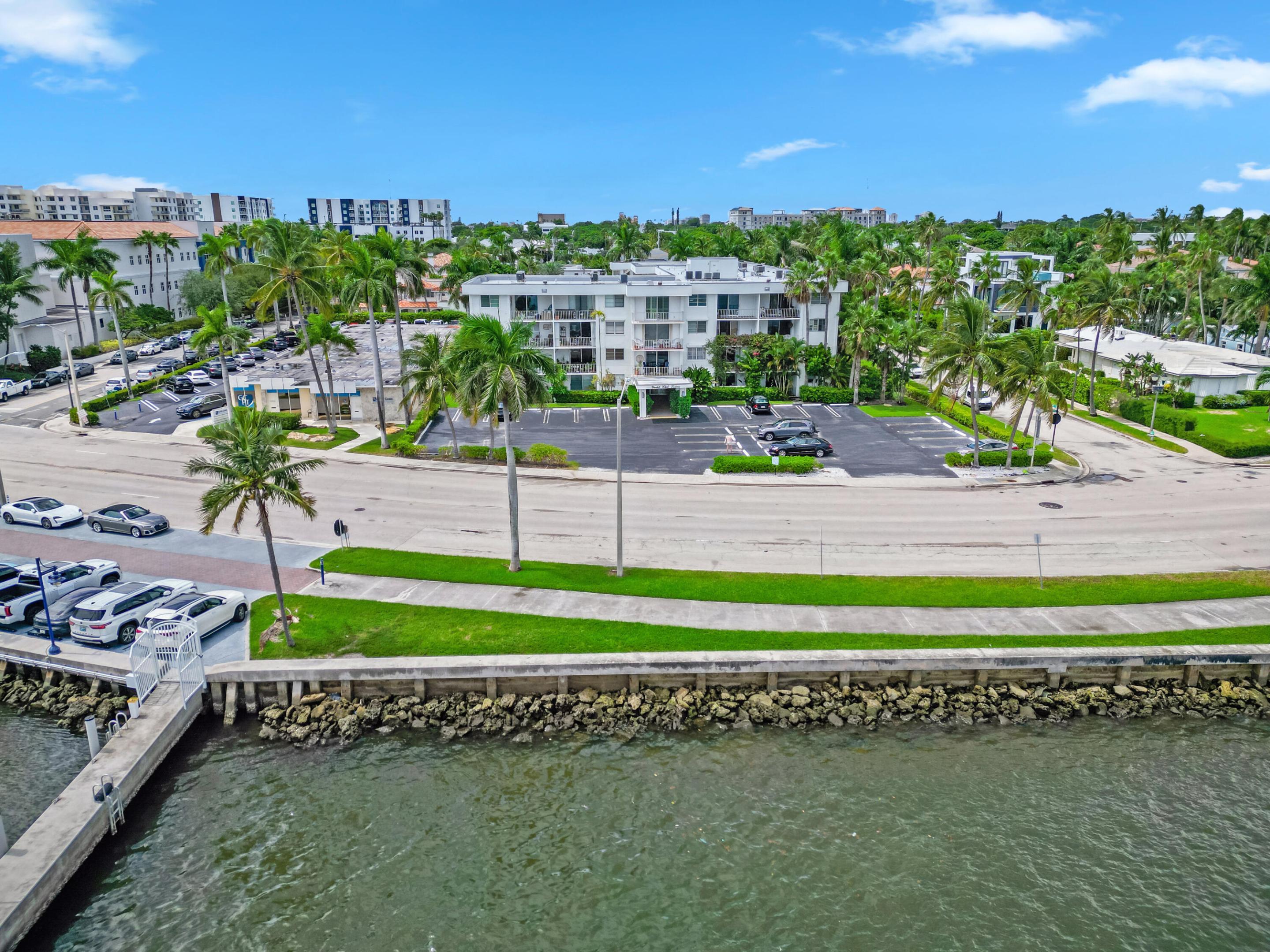 Image 3: Yacht Club Towers