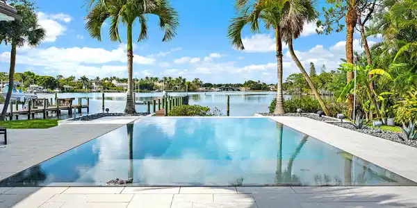 Image 2: Pool