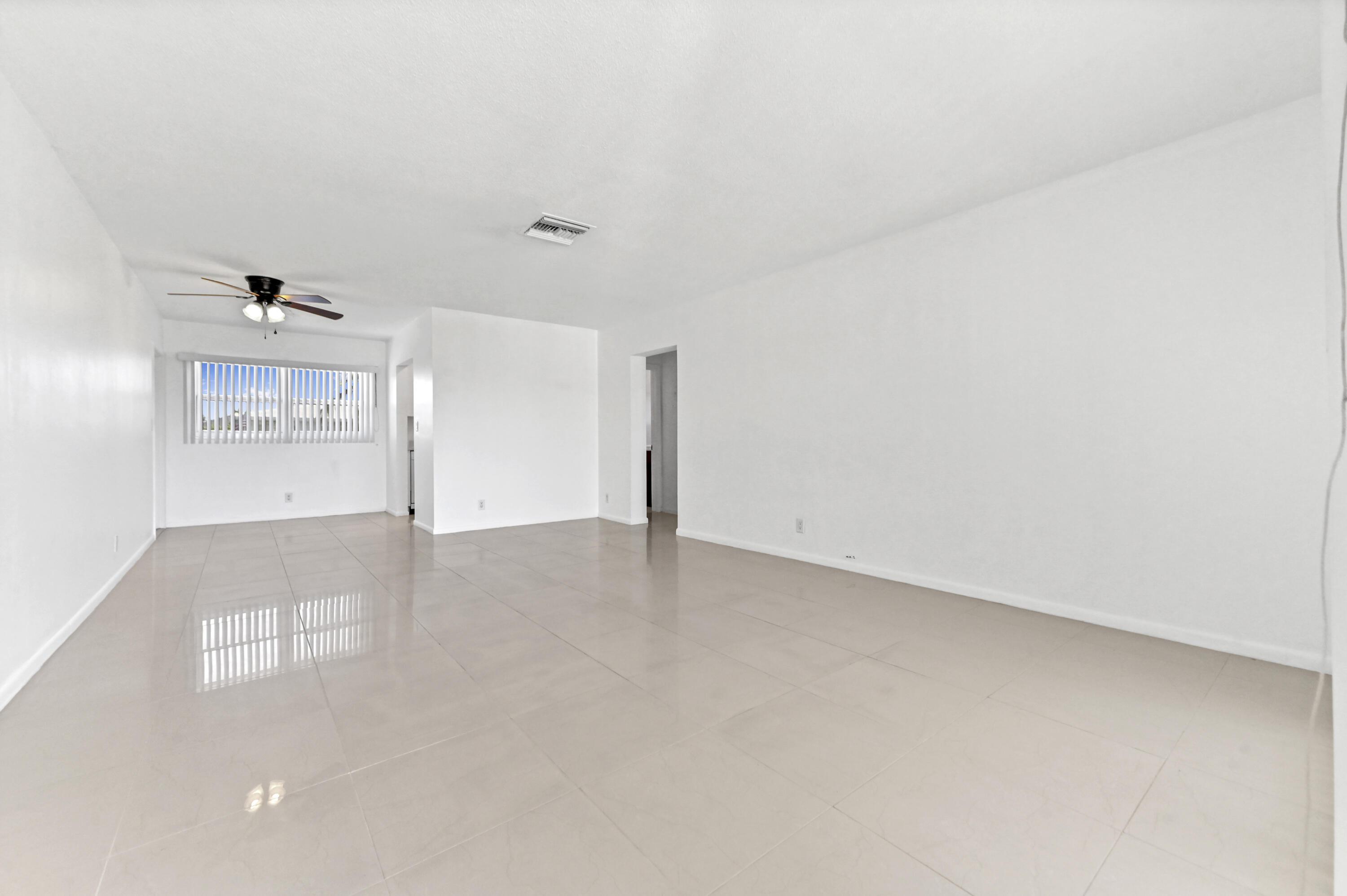 Image 2: 06 Living room 01