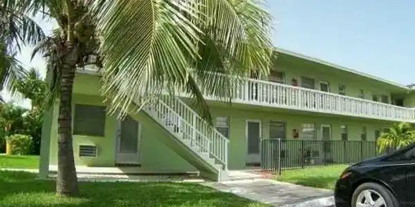 702 N L Street