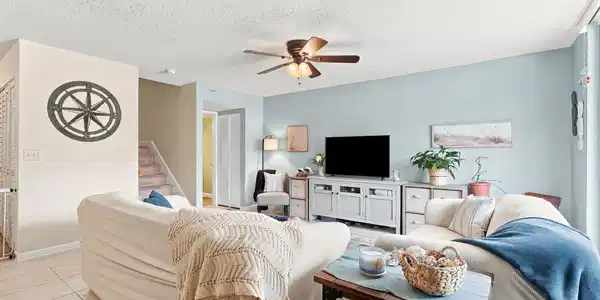 Image 4: Living