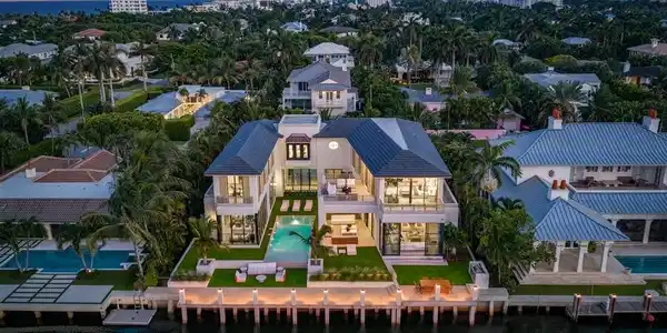 1117 BEACH Drive