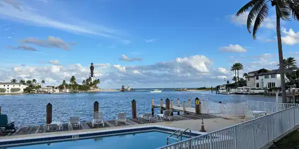 2508 Bay Drive