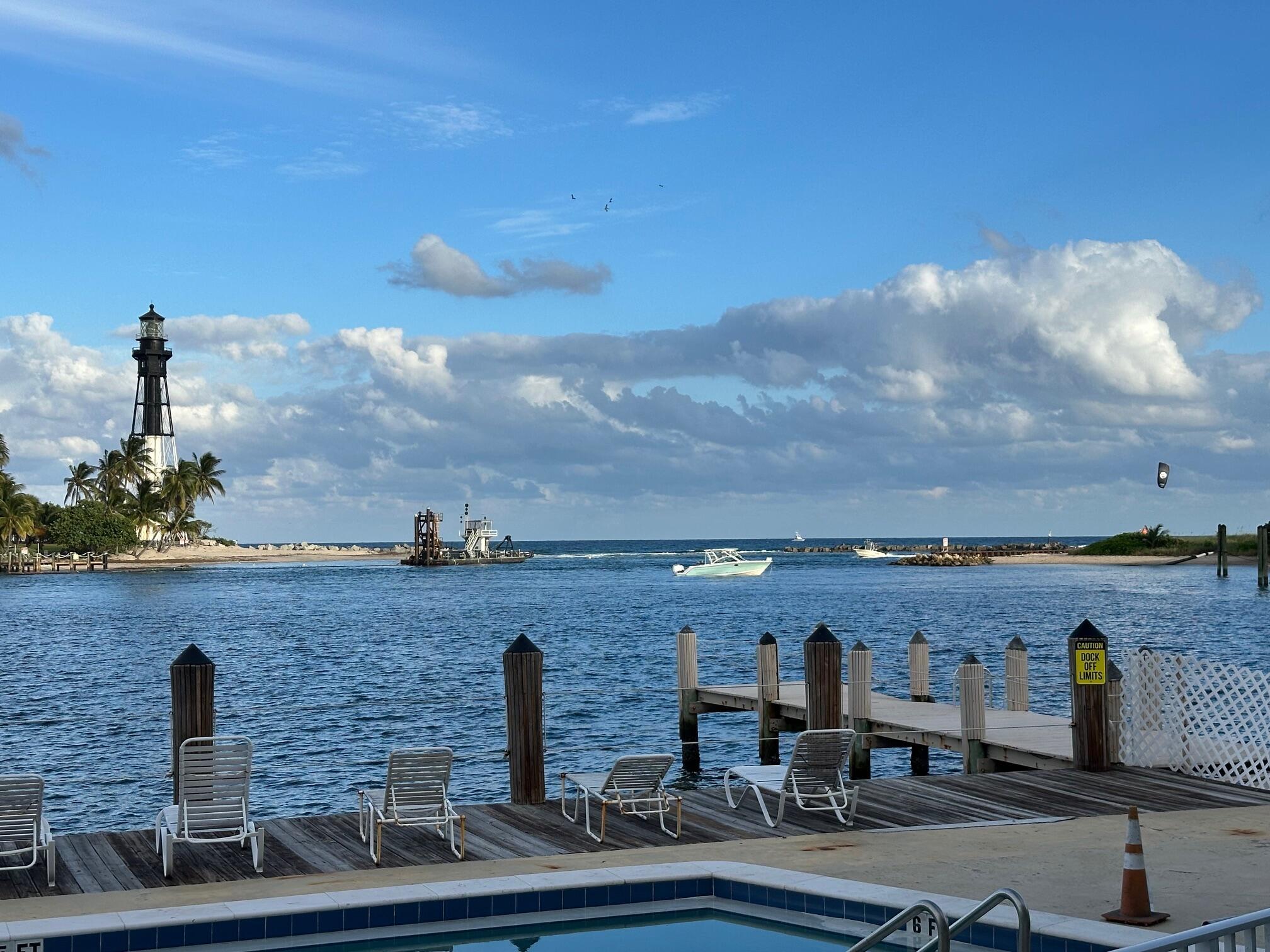 Image 2: The perfect setting to enjoy ocean breezes, specta