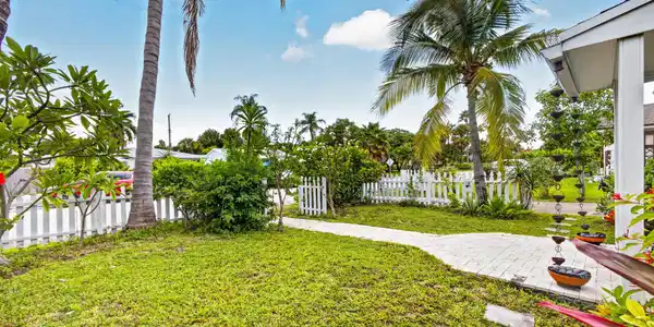 Image 4: 4-web-or-mls-5D1A5257
