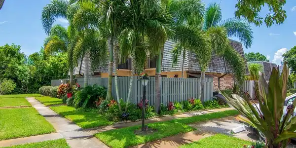 330 S Waverly Place