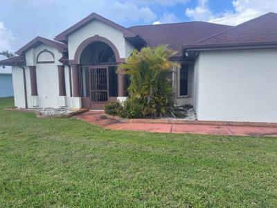 3128 SE Card Terrace N