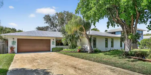 5133 SE Tall Pines Way