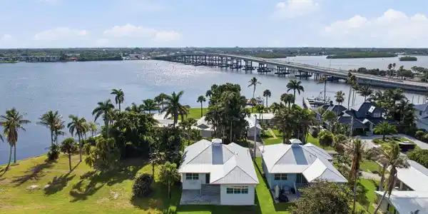 2534 SW CONCH COVE Lane