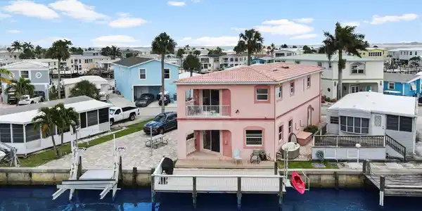 248 Nettles Boulevard