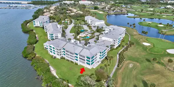 144 NE Edgewater Drive