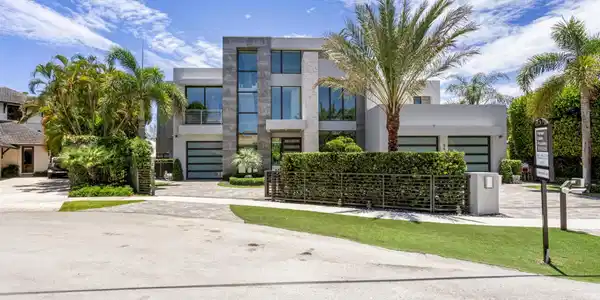 862 NE 33rd Street