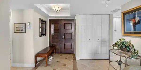 Image 2: Entry