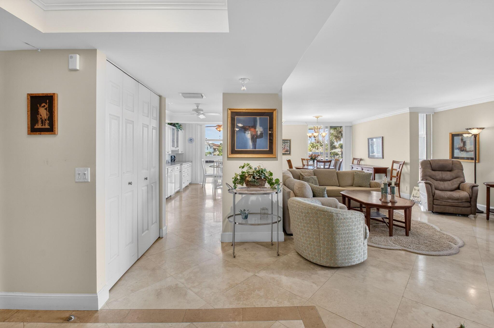 Image 3: Living Room