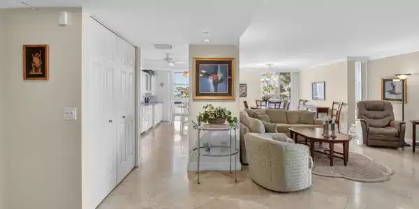 Image 3: Living Room