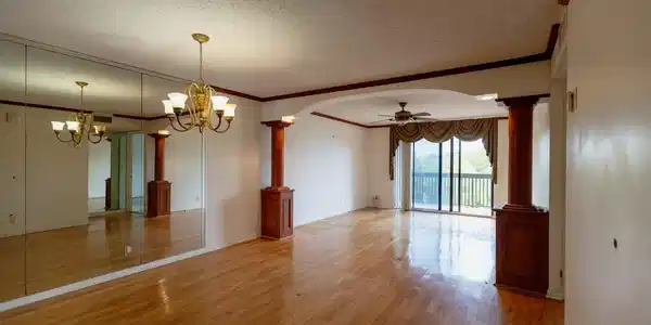Image 3: lr
