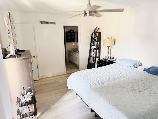 Image 4: Ensuite bedroom with walk-in coset