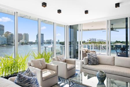 435 Bayshore Dr