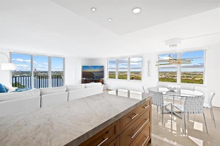 2121 N Ocean Boulevard