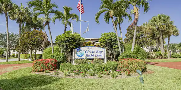 Image 2: Circle Bay