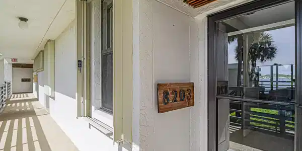 Image 4: Front Entry