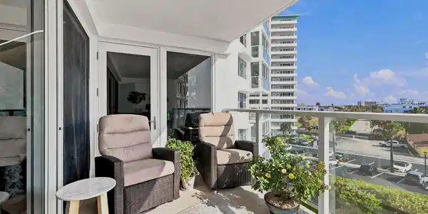 Image 4: Balcony west view