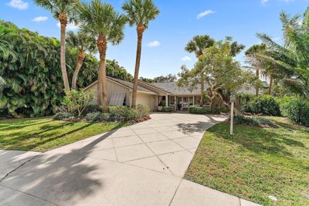 142 Pinehill Trail W