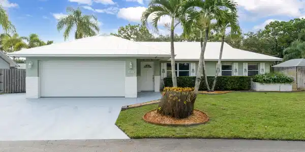 1437 SW 24th Lane
