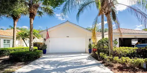 1700 SW Shady Lake Terrace