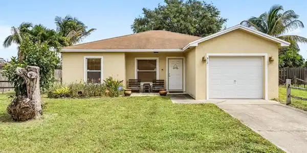 913 SE FORREST PARK Drive