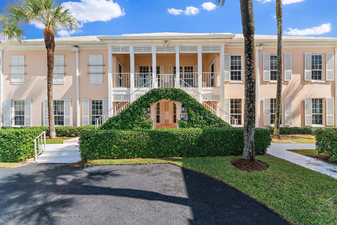 Image 4: Building facade entry