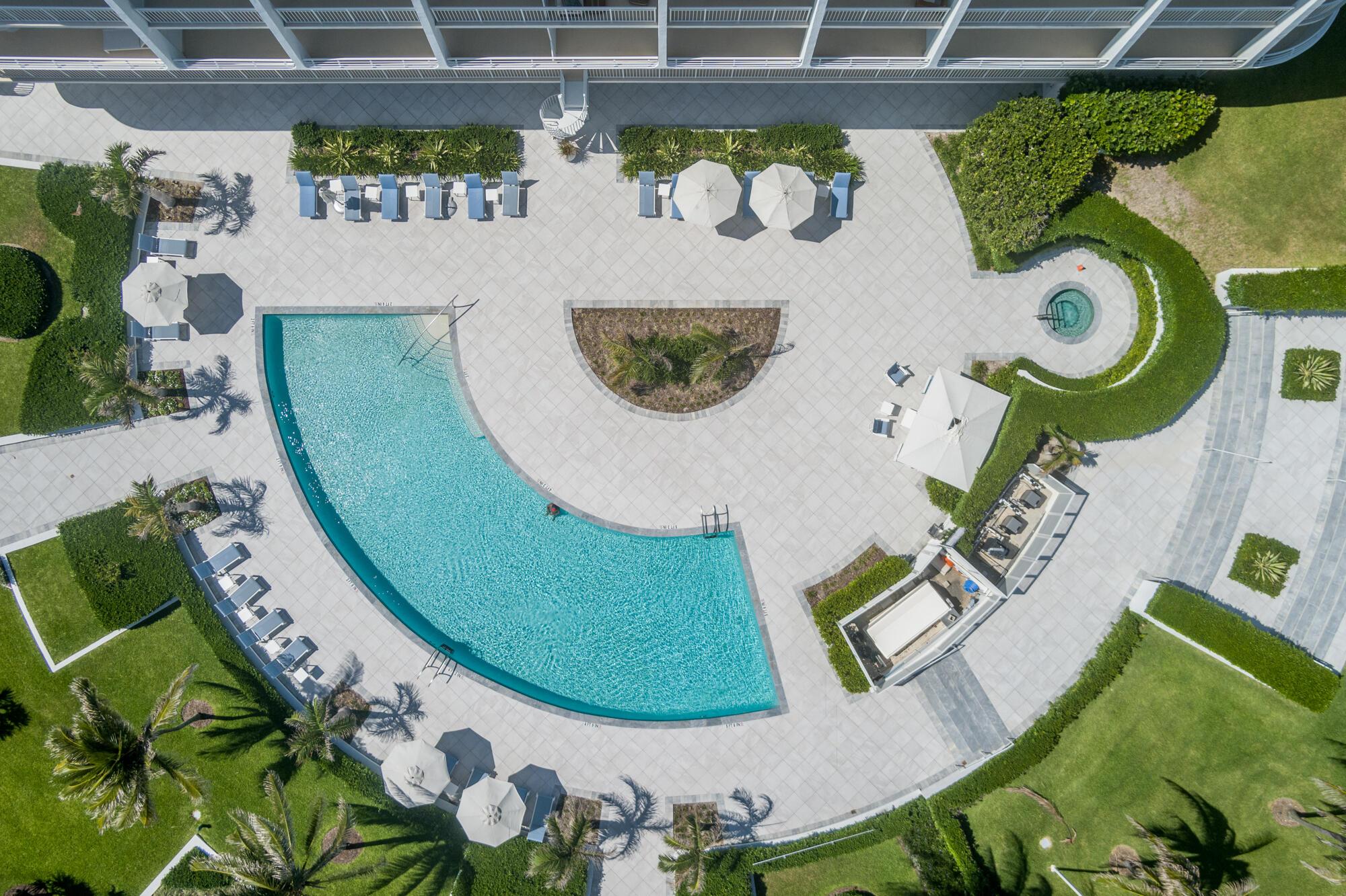 Image 4: Saltwater pool