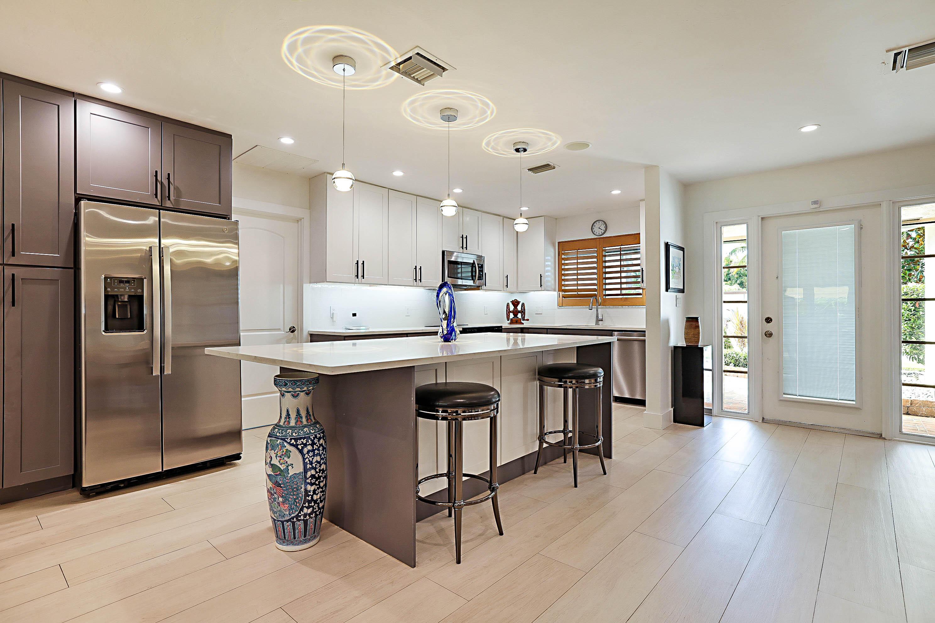 Image 4: 920 SE 17th St -4