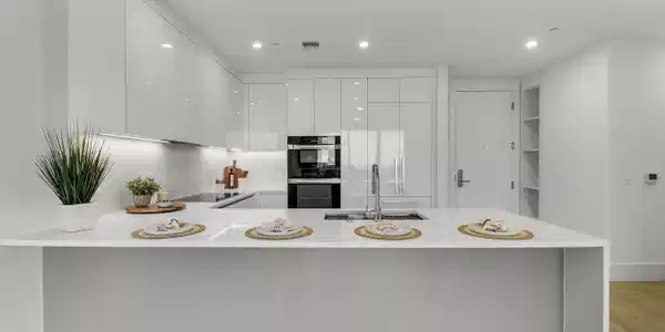 Image 2: Breakfast Bar 1A