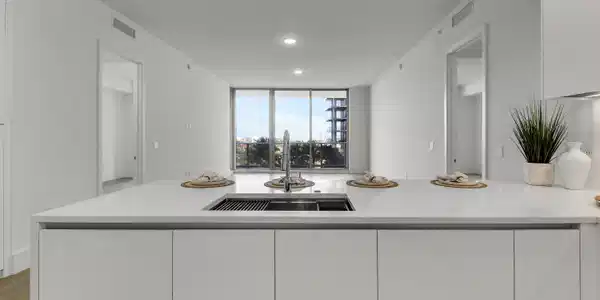 Image 4: Kitchen view