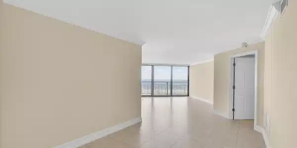 Image 4: Virtualaly unfurnished