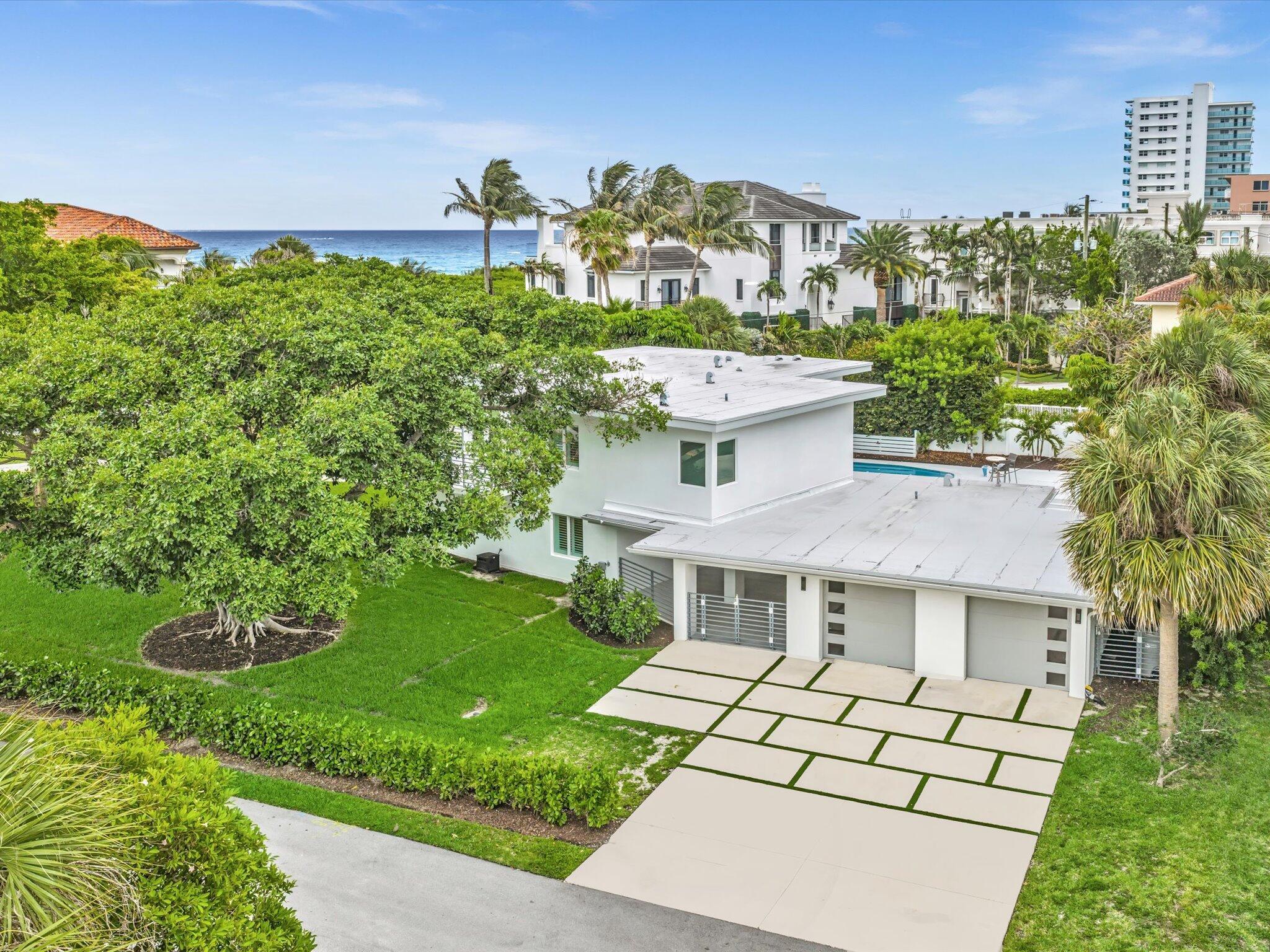 Image 3: Large driveway, two car garage, breezeway