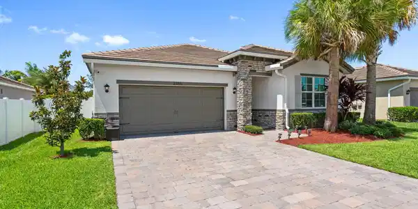 2355 SW Strawberry Terrace