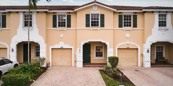 208 SW Otter Run Place