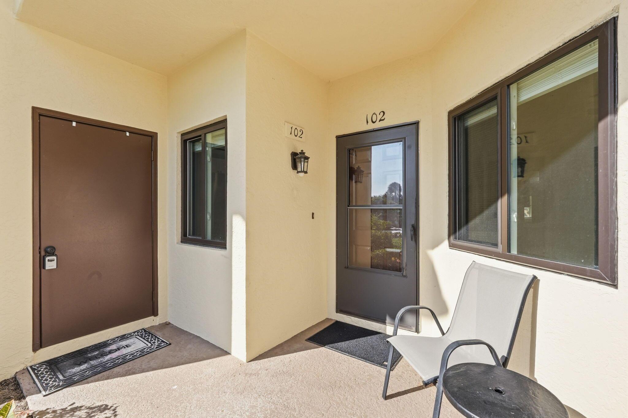 Image 4: 37-web-or-mls-6901_SE_Constitution_Blvd_