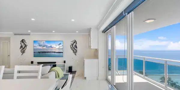Image 3: 3430 Galt Ocean Dr apt 808_012