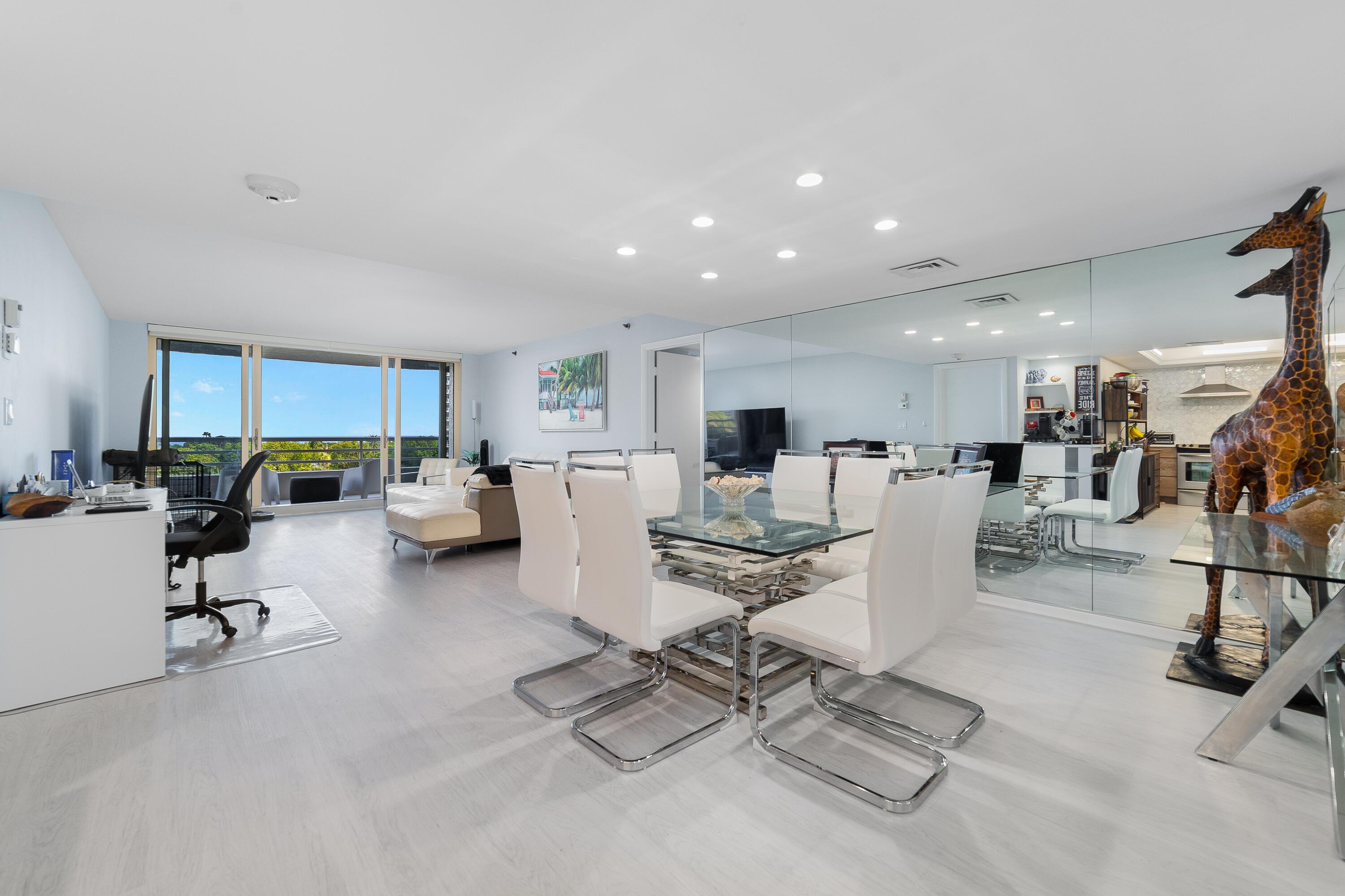 Image 2: Living room
