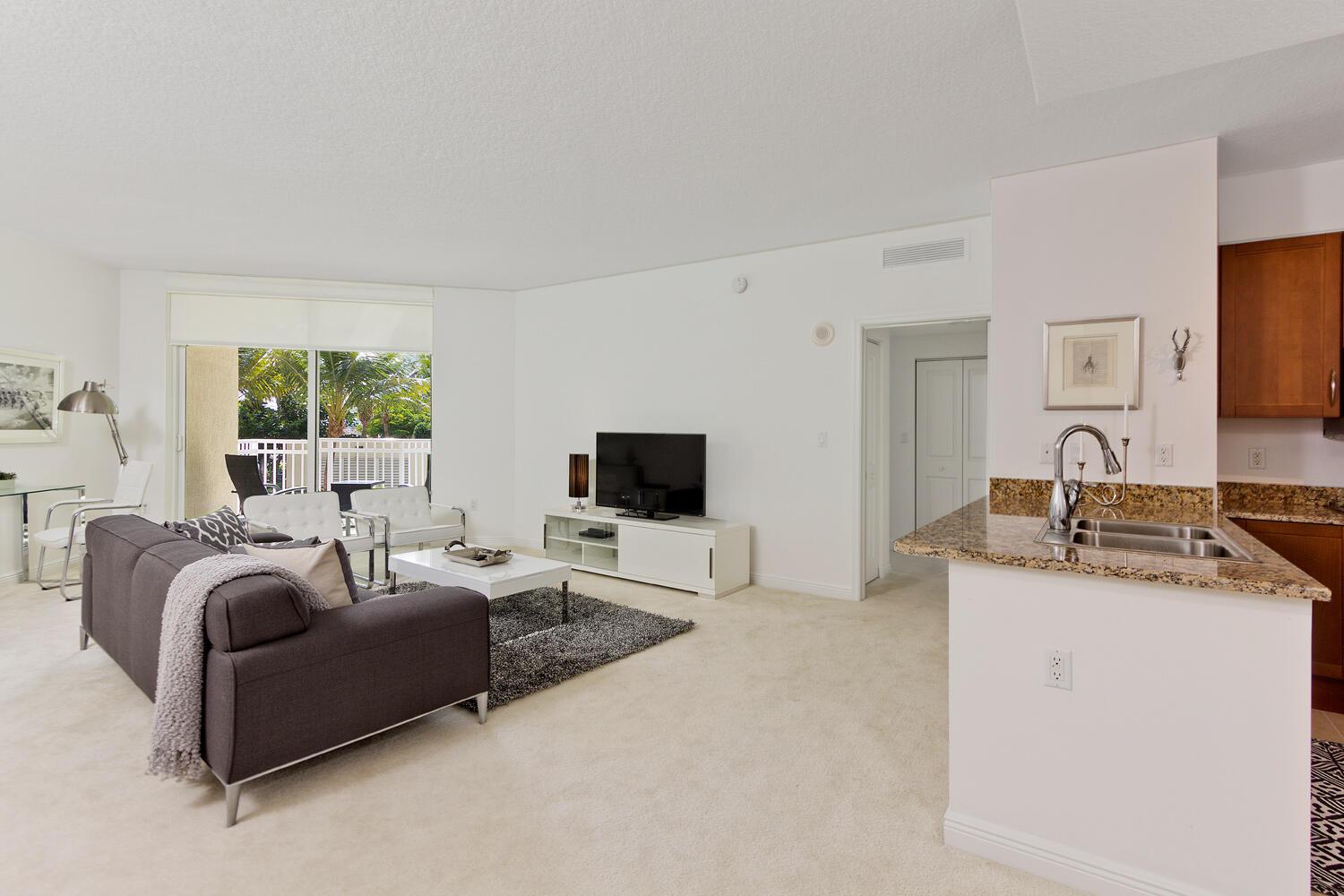 Image 4: 02_Livingroom1