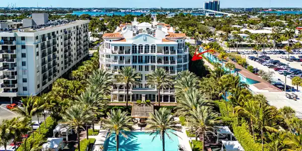 Image 2: 046-155SouthOceanAvenue-303-PalmBeachSho