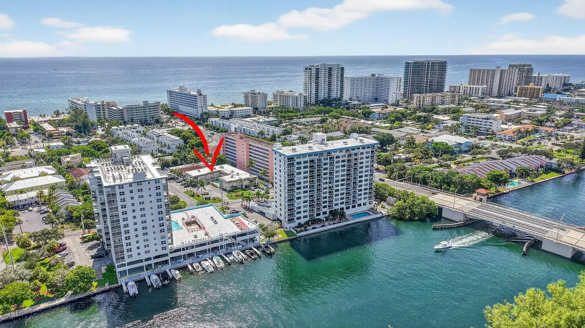 Image 1: Enjoy the Florida lifestyle in this beautifully re
