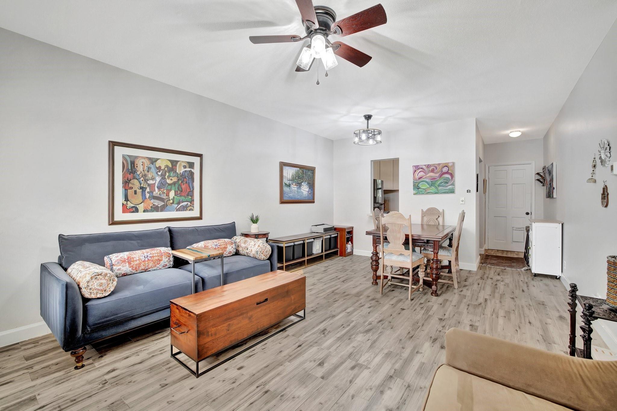 Image 2: This 1 bedroom, 1 bath condo has a spacious layout